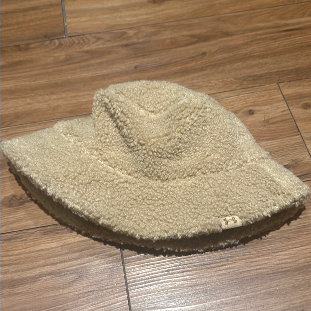 NWOT Under Armour Sherpa Bucket Hat